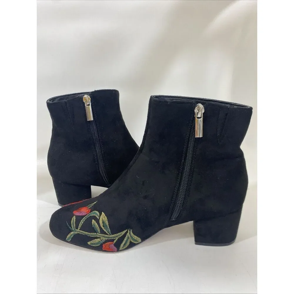 Comfortview Women's Sidney Bootie Embroidered Red Roses Black Velour Sz 7.5 Wide - Picture 7 of 14